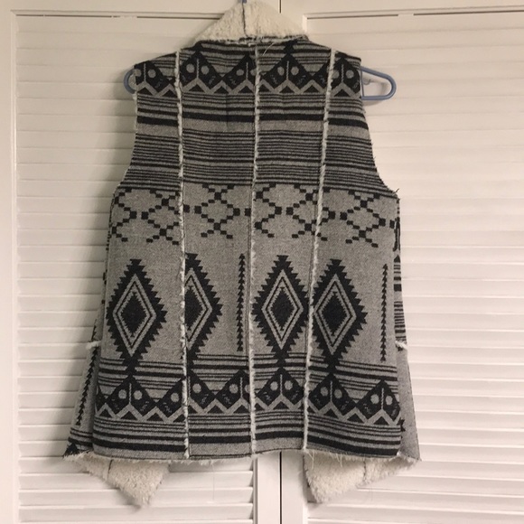 Aztec pattern vest - Picture 2 of 2